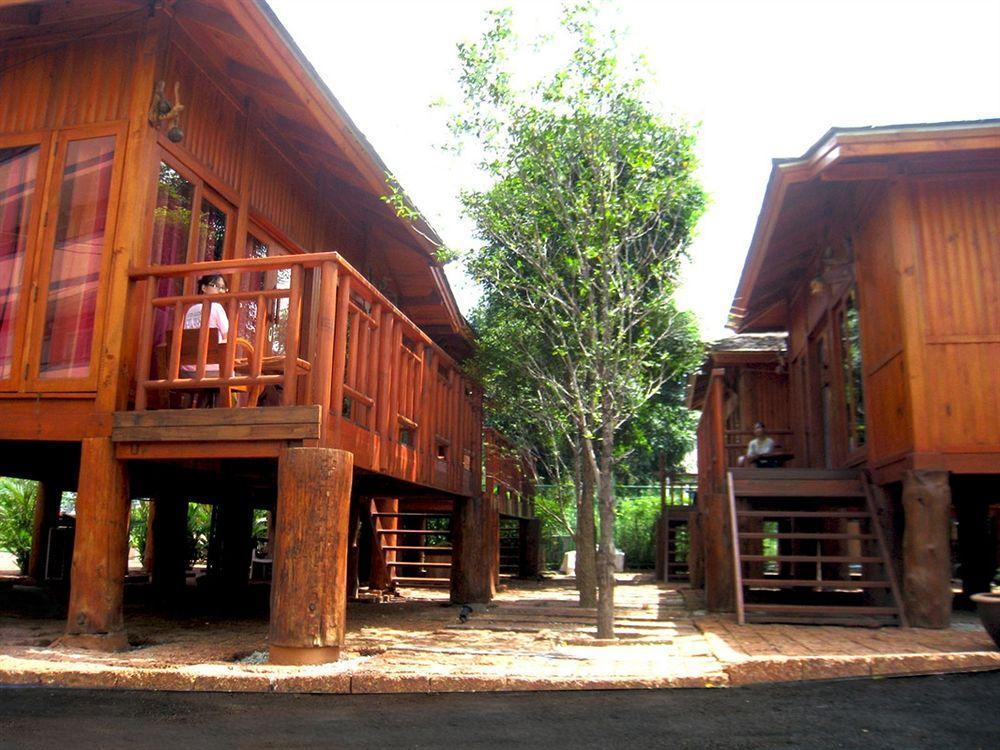 Wood House Pattaya Hotel Exterior photo